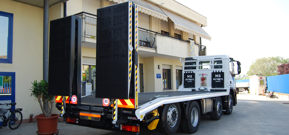 Allestimento per trasporto piattaforme aeree e semoventi elettriche