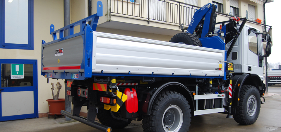 Allestimento IVECO ML 150E28WS 4x4 cavalletti porta pali