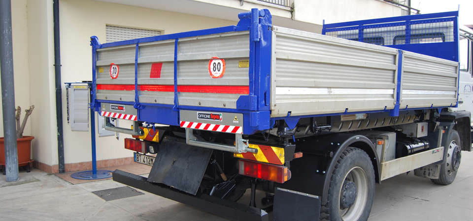 contenitori e accompagnatori per rampe sotto cassa camion