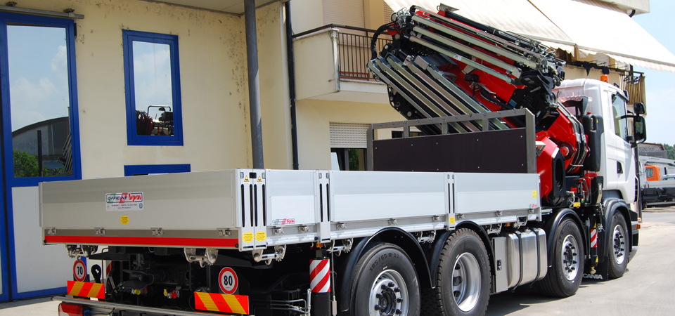 Allestimento camion con gru FASSI integrale Bologna