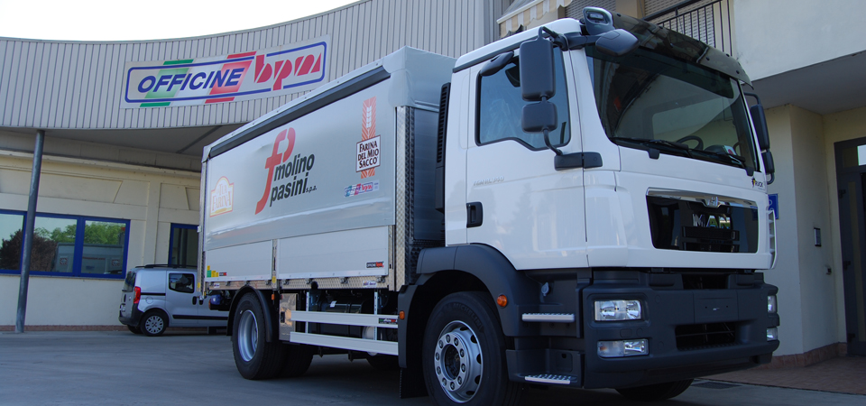 Allestimento camion per trasporto di farina e derivati dal mulino