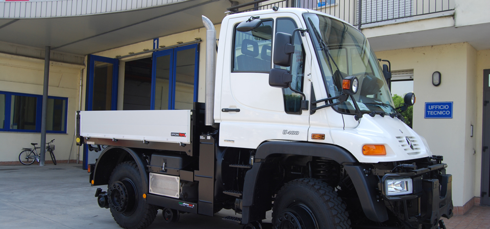 Mercedes Unimog su rotaia con cassone alleggerito e rinforzato