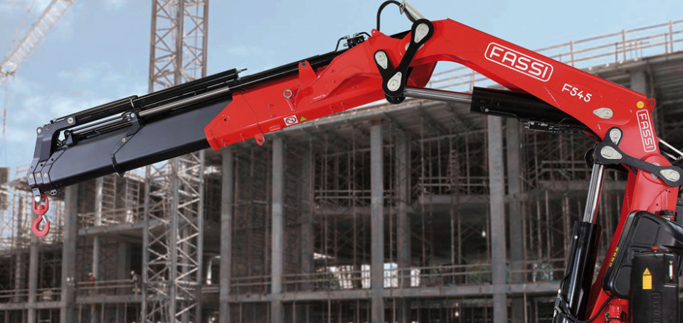 Fassi presenta un nuovo modello di gru: la F545RA xe-dynamic.