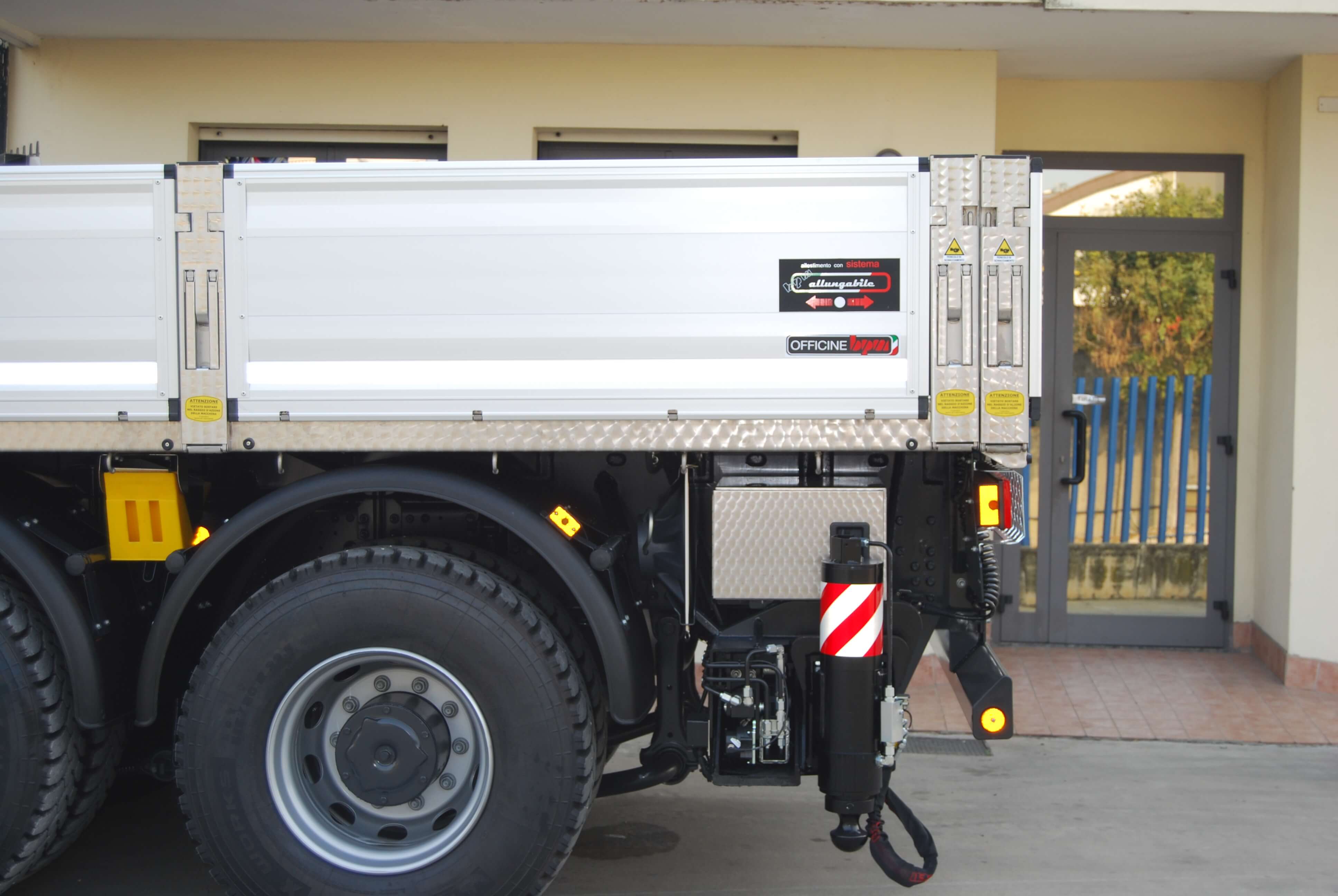 Iveco Trakker AD 410 T50/P con gru Fassi