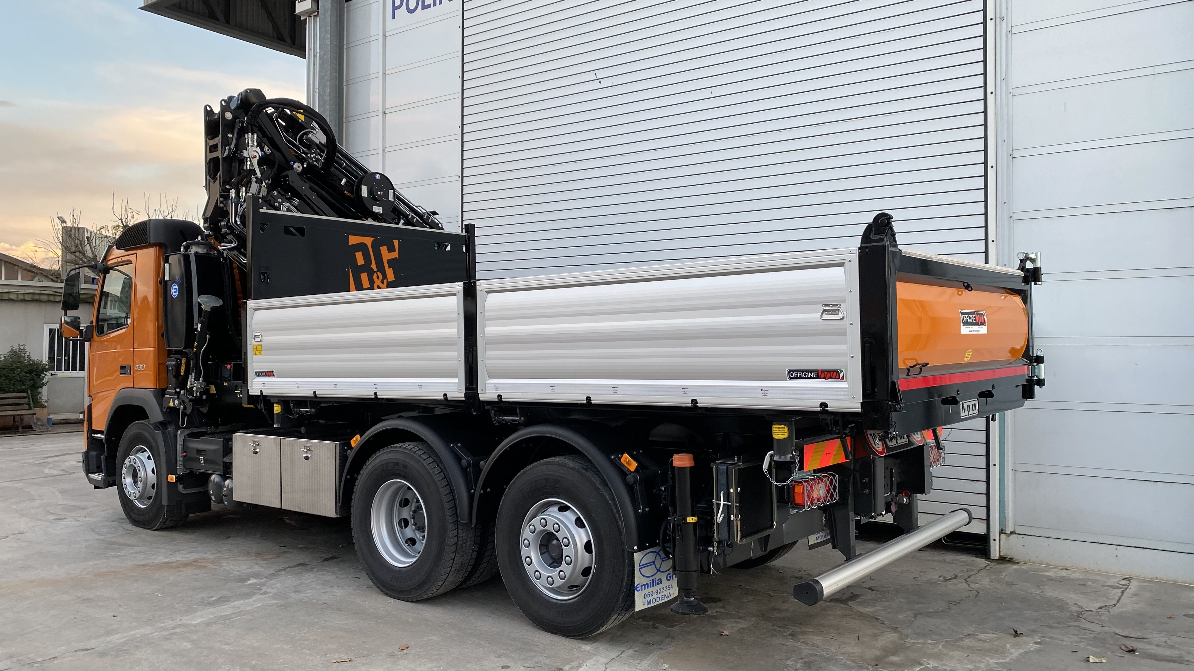 Allestimento personalizzato per il camion di un’impresa edile di Como: scopri il nostro ultimo progetto.