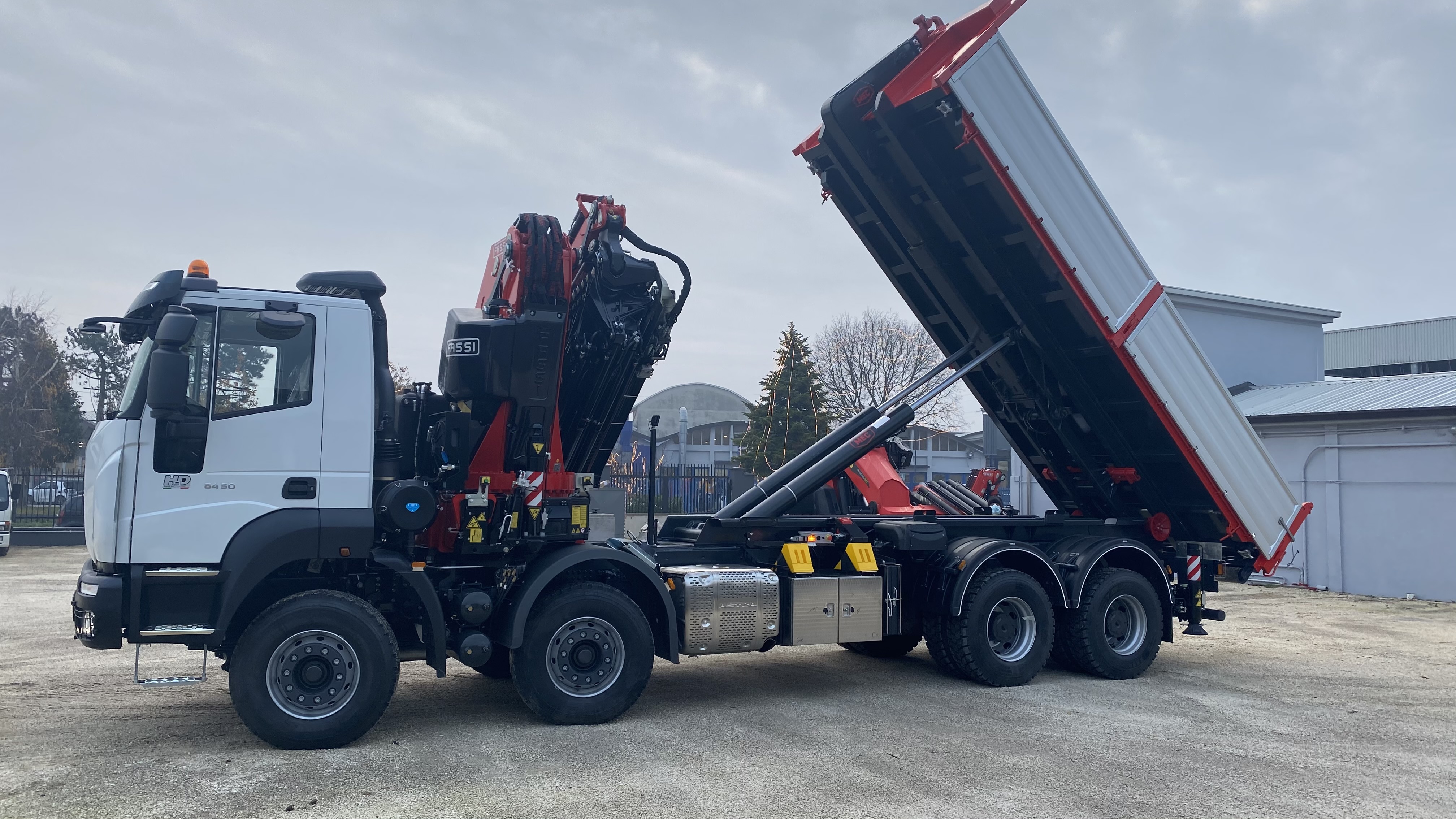 GANCIO SCARRABILE MEC SCK 306XL + FASSI F710 RA.2.28 L214 su TATRA HD9 8450