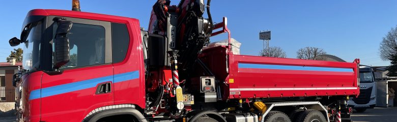 CASSONE RIBALTABILE TRILATERALE con GRU FASSI F395 RA.2.26 su SCANIA G500 B8X4Z