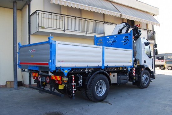 Renault Midlum 300.18 con gru Fassi