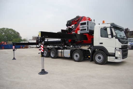 IMPIANTO SCARRABILE BPM con GRU FASSI F1100RA.2.28 L616 A FUNZIONAMENTO AUTONOMO su VOLVO FM 82F R3 8X2